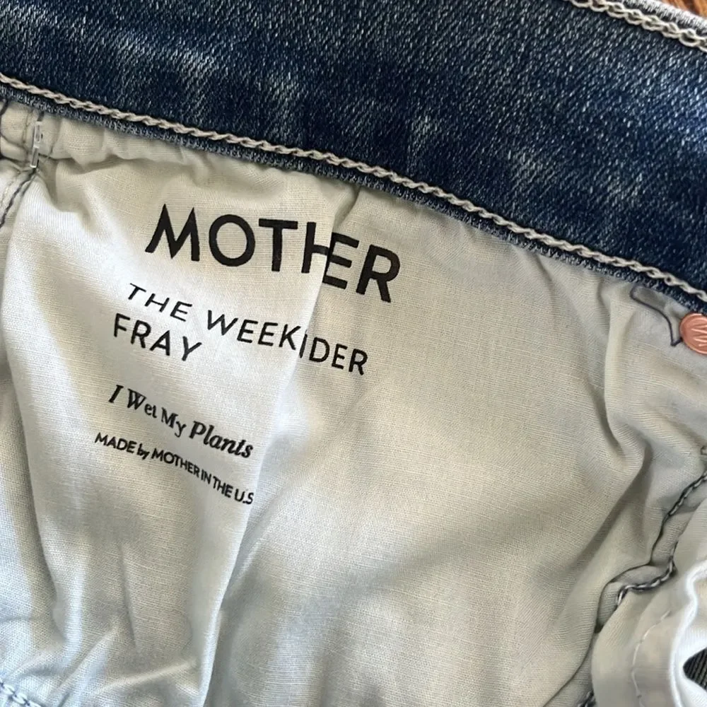 Mother The Weekender Fray size 32 Denim Blue Jeans Walking On Coals
